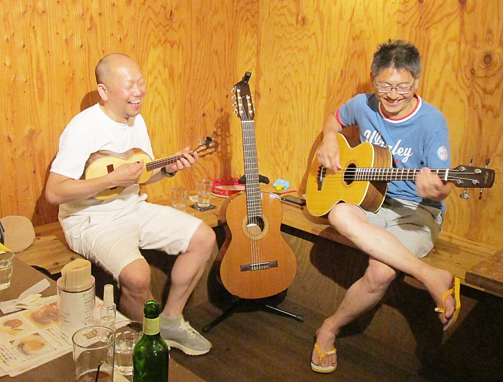 日本語でもノリノリに愉しめる本格“J-サンバ”の生演奏です