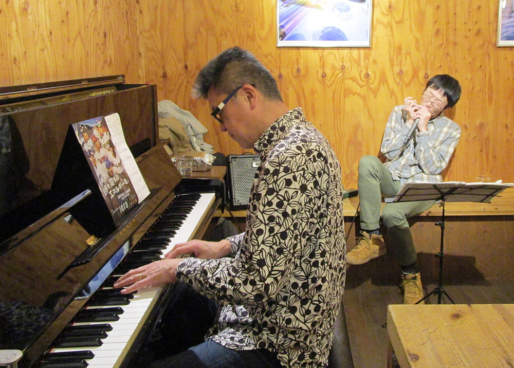 クロマチックハーモニカとピアノのデュオによるハーモニカのイメージが一新するライヴです