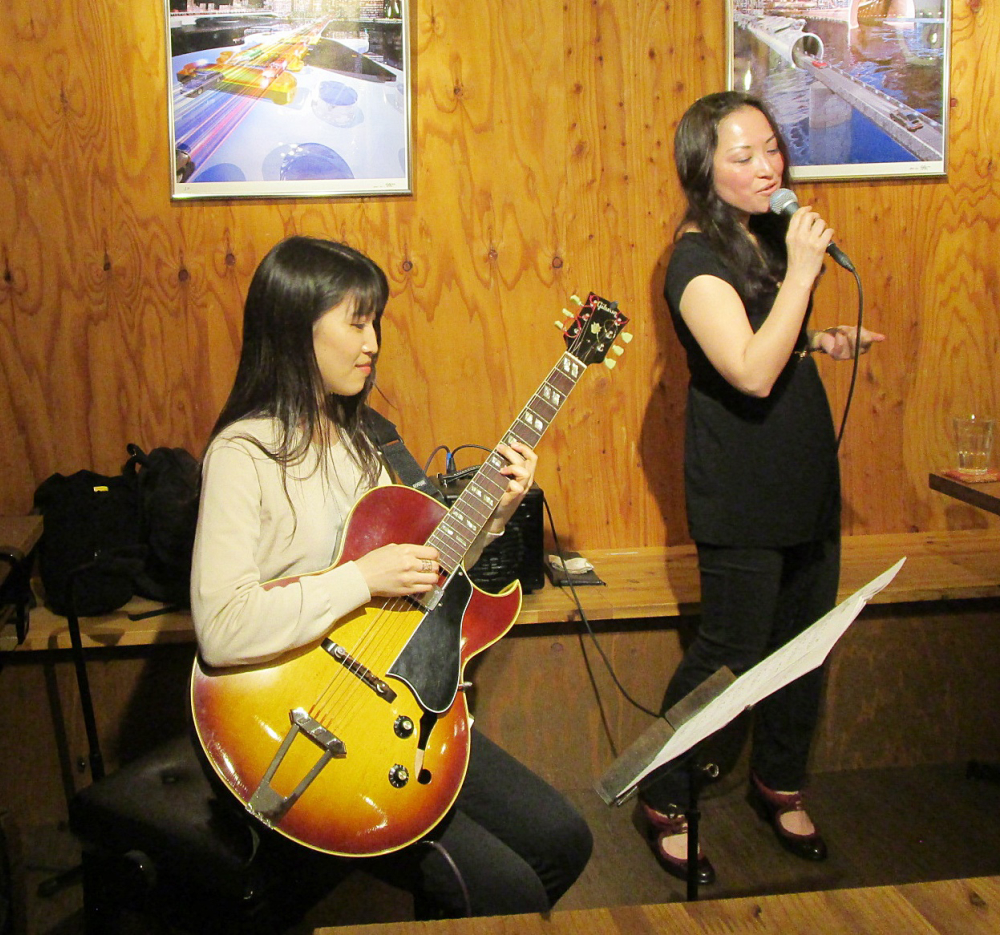 映画もスウィングダンスもこよなく愛するジャズシンガーによる踊りたくなるジャズライヴです